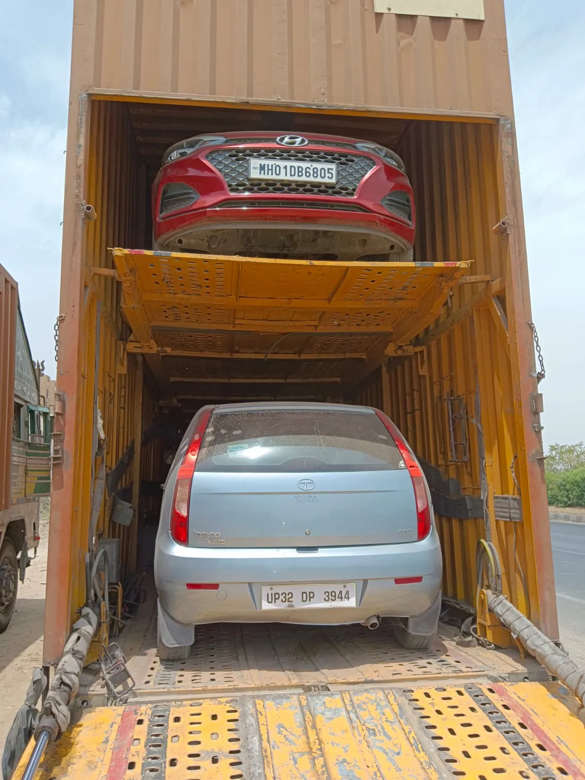 Enclosed Hydraulic Car Carrier Transport from Hyderabad